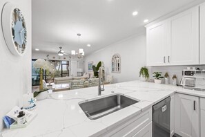 Appart'hôtel, 2 chambres | Cuisine privée