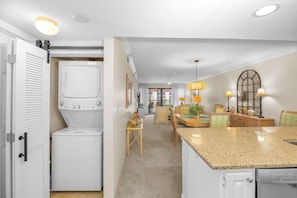Condo, 2 phòng ngủ | Khu ăn uống