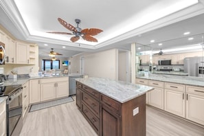 Appart'hôtel, 3 chambres | Cuisine privée