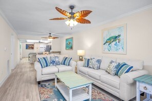 Condo, 3 Bedrooms | Living area