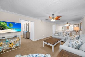 Condo, 3 Bedrooms | Living area