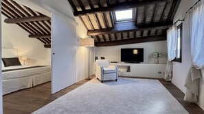 3 slaapkamers, een strijkplank/strijkijzer, gratis wifi, beddengoed