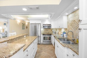 Condo, 2 Bedrooms | Private kitchen
