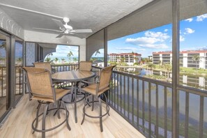 Condo, 2 Bedrooms | Dining