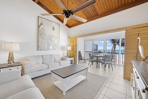 Condo, 3 phòng ngủ | Khu phòng khách