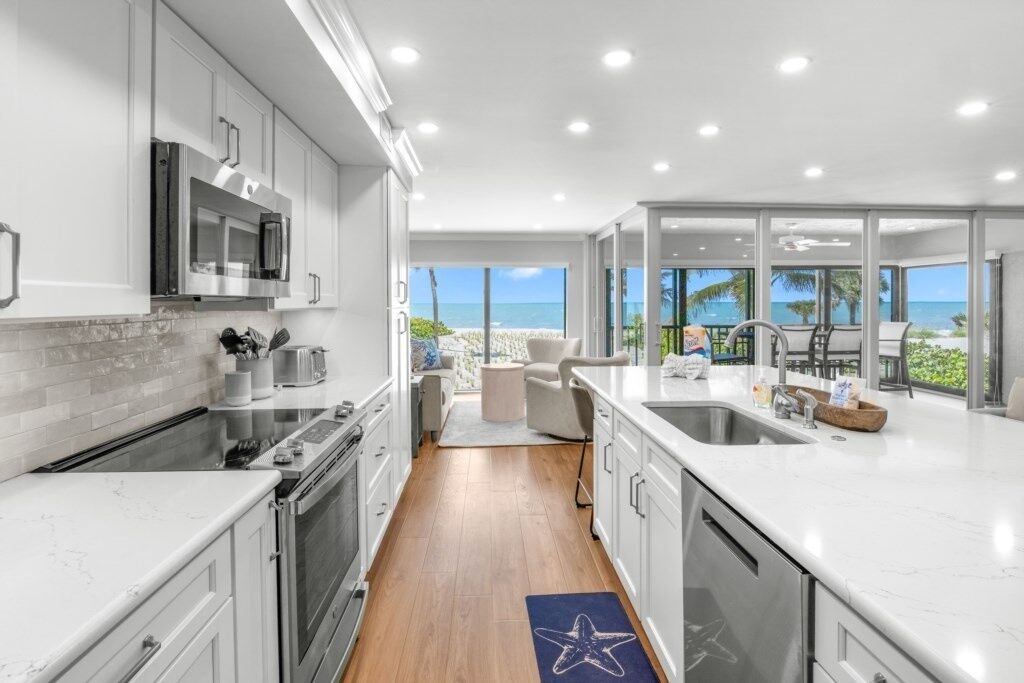 Condo, 2 Bedrooms | Private kitchen