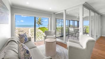 Condo, 2 Bedrooms | Living area