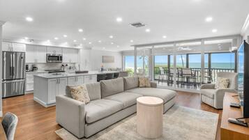 Condo, 2 Bedrooms | Living area