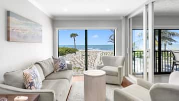 Condo, 2 Bedrooms | Living area