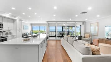 Condo, 2 Bedrooms | Living area