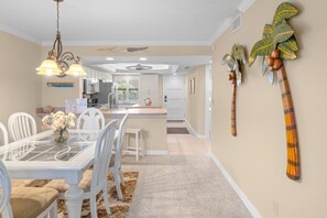 Condo, 2 Bedrooms | Dining