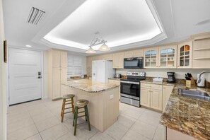 Condo, 2 Bedrooms | Private kitchen