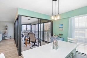 Condo, 2 Bedrooms | Dining