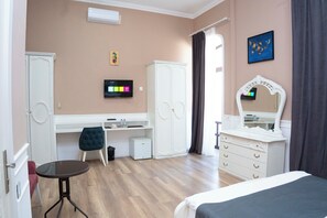 舒適單人房, 陽台, 城市景觀 | 熨斗/熨衣板、免費無線上網