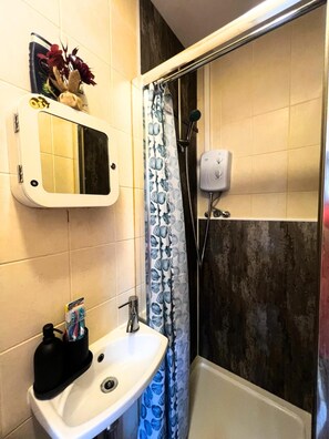 Shower, towels