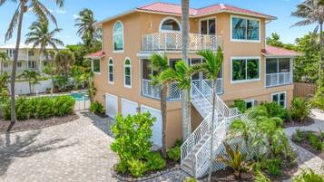 House, 4 Bedrooms | Exterior