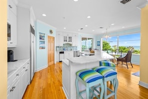 House, 4 Bedrooms | Private kitchen