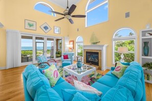 House, 4 Bedrooms | Living area