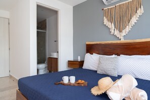 3 bedrooms, desk, iron/ironing board, travel crib