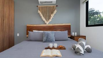 3 bedrooms, desk, iron/ironing board, travel crib