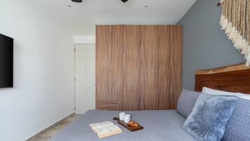 3 Schlafzimmer, Schreibtisch, Bügeleisen/Bügelbrett, Reisekinderbett