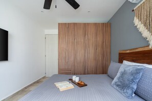 3 bedrooms, desk, iron/ironing board, travel cot