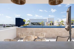 Outdoor dining - Modern 3BR Penthouse with Rooftop Pool & Gym (Tulum)