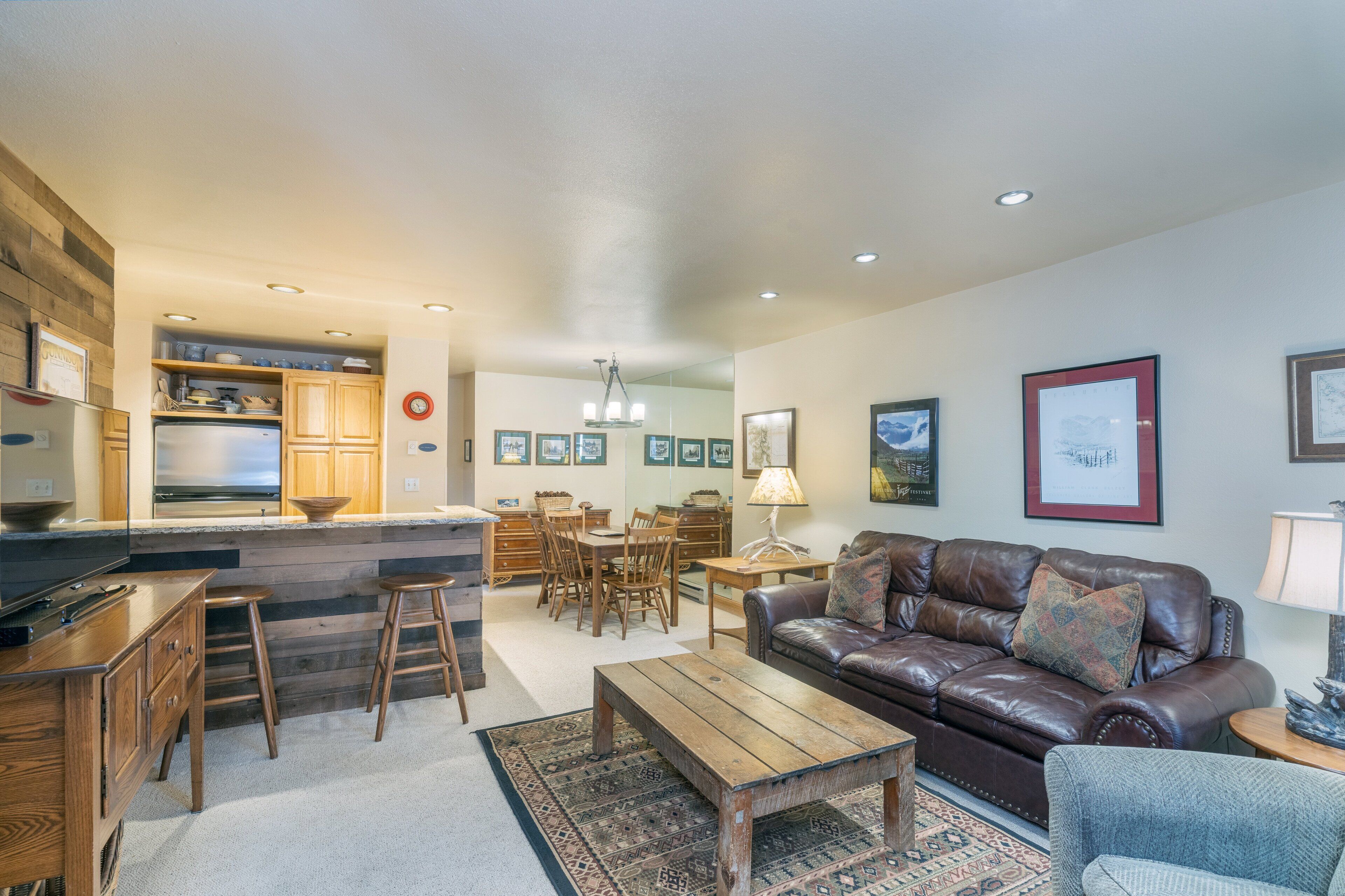 Condo, 1 Bedroom | Living area | Streaming services