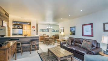 Condo, 1 Bedroom | Living area | Streaming services