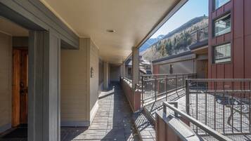 Condo, 1 Bedroom | Exterior detail
