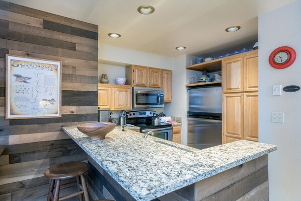 Condo, 1 Bedroom | Private kitchen | Fridge, oven, coffee/tea maker, toaster