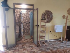 Shower, towels, soap, toilet paper - Grand Loft with Private Pool and Garden (Marrakech)