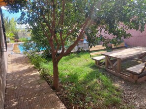 Outdoor dining - Grand Loft with Private Pool and Garden (Marrakech)