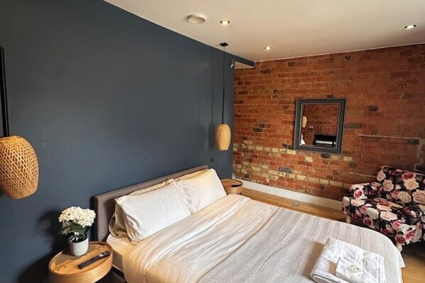 1 多间卧室、熨斗/熨衣板、WiFi、床单