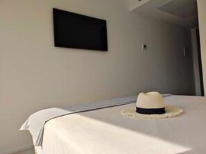 1 bedroom, bed sheets