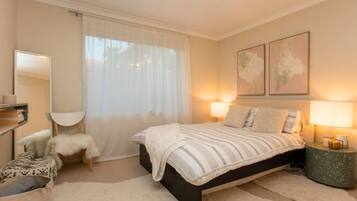 2 bedrooms, iron/ironing board, WiFi, bed sheets