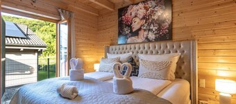 Wellness chalet by the bathing lake for up to 10 people