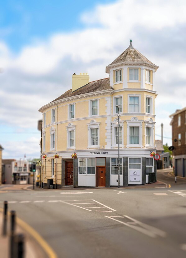A corner building with a sign reading 'Trehawke House.' - Trehawke House (Liskeard)