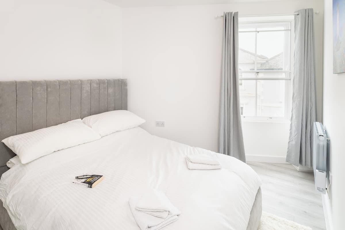 Superior-Apartment, 1 Schlafzimmer, Nichtraucher, Stadtblick | Bügeleisen/Bügelbrett, kostenloses WLAN