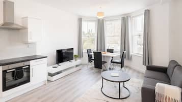 Apt 5: Two Bedroom Family, with View | Living area