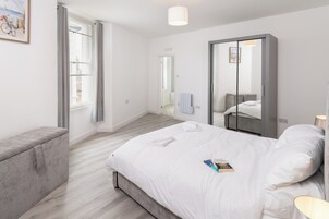 Ropa de cama de alta calidad y tabla de planchar con plancha 