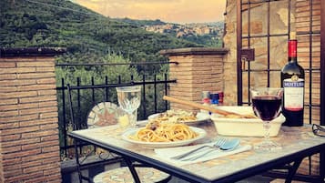 House, 1 Bedroom, Accessible, Balcony | Outdoor dining