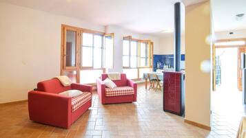 Nhà, 2 phòng ngủ, phù hợp cho người khuyết tật, ban công | Phòng khách