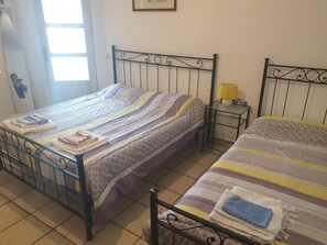 2 bedrooms, iron/ironing board, internet, bed sheets