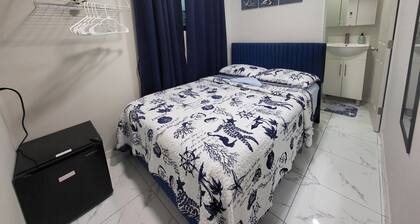 Tiny Bedroom and Bathroom, Totally Private, with AC in sunny Miami
E1