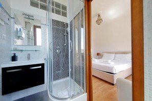 Hair dryer, towels - Trastevere Station 3BR Flat by Flatinrome (ROMA)