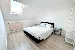 2 bedrooms, iron/ironing board, travel cot, WiFi