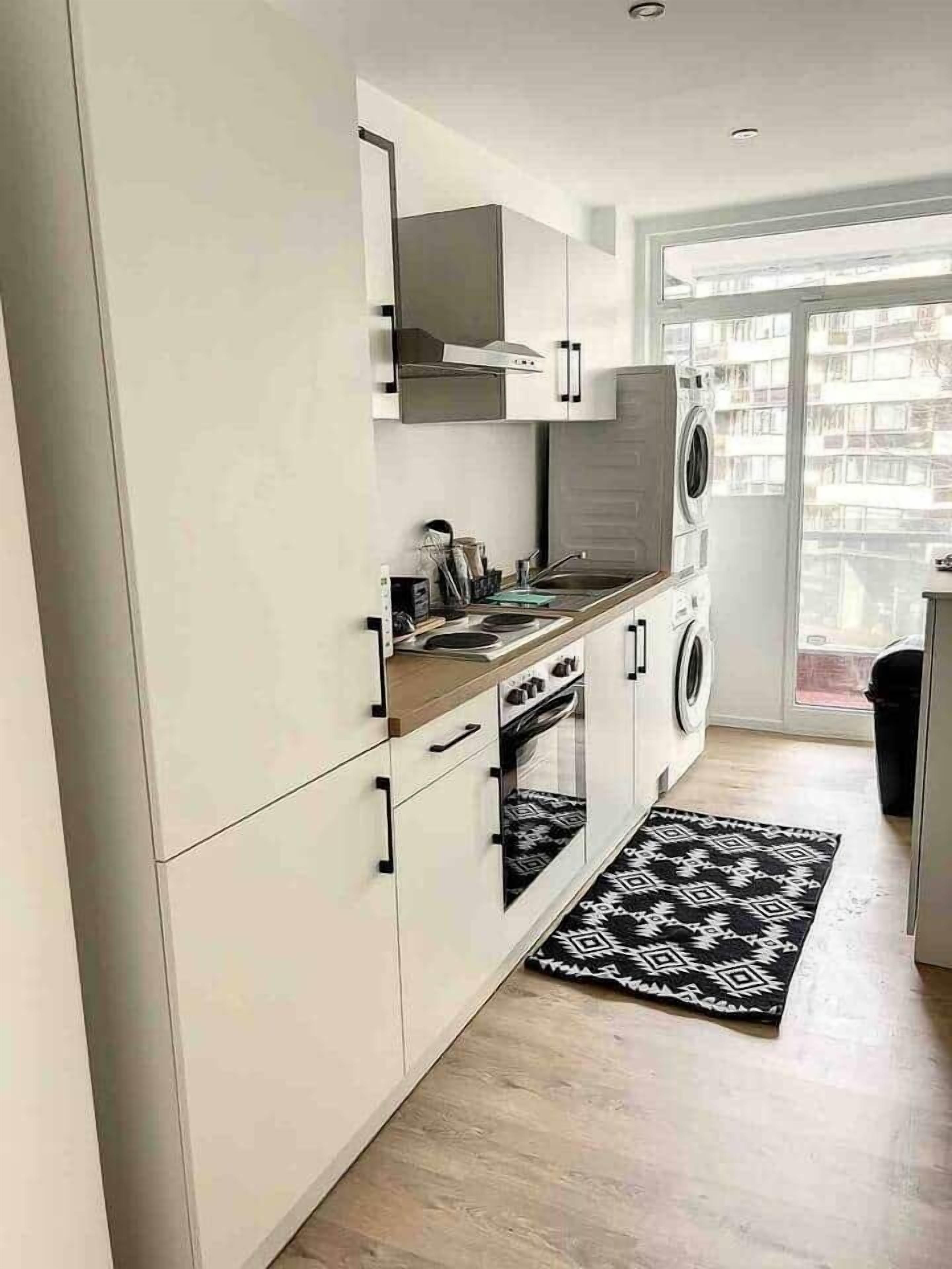 Geladeira, micro-ondas, fogão, cooktop