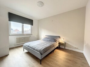 2 bedrooms, iron/ironing board, travel cot, WiFi