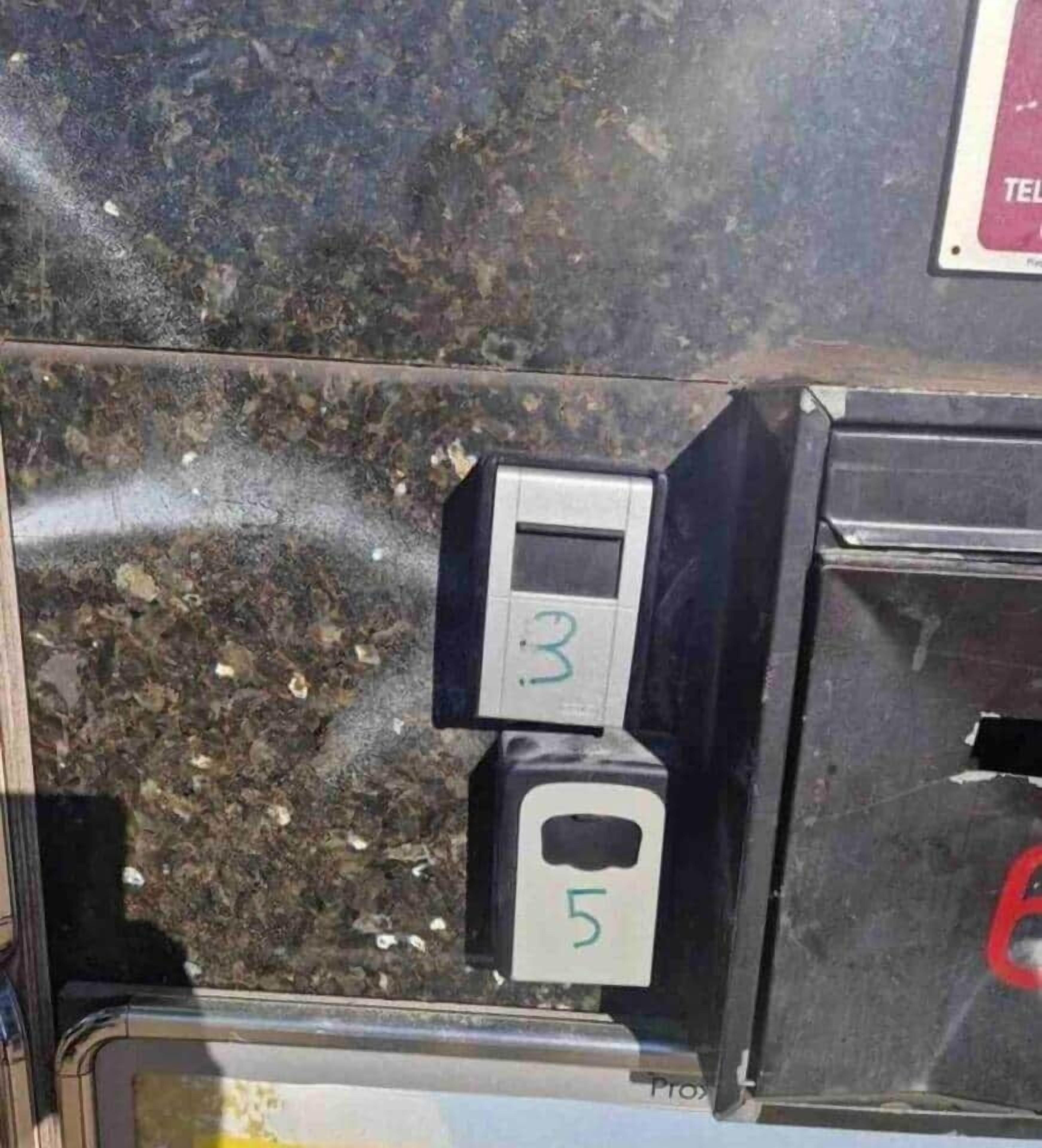 Een detail van een keypad, getallen 3 en 5 zijn zichtbaar.